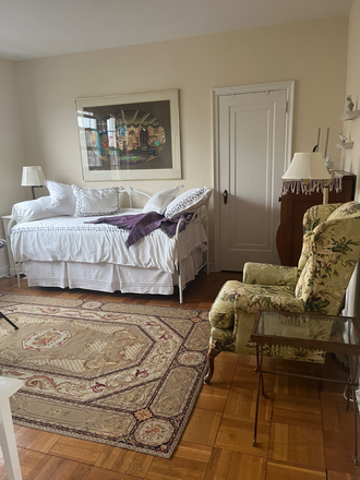 Bedroom - PRIVATE BEDROOM in lovely 2-bedroom Cleveland Park Apartment