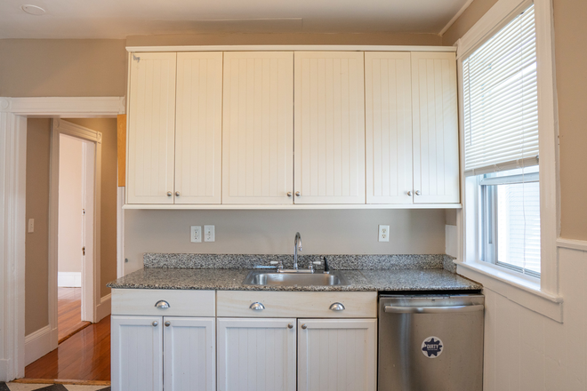 kitchen - Huge 6 Bed / 2 Bath on Mission Hill available 9/1/25!!! Apartments