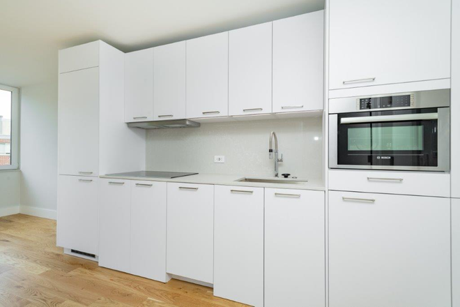 - - Renovated Studio Near Central Sq - Available 08/01 Apartments