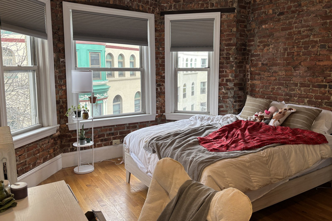 Bedroom - 3 Bed Available 9/1/26! *CONTACT NOAH 603-470-8181 Apartments