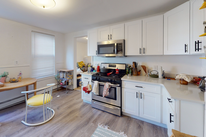 Call NOW for showings! 617-236-8550 - MAVERICK ST - *9/1/2026* MODERN 4-5BR DUPLEX NEAR MBTA W/ LNDRY IN BLDNG, 2 BATHS, EIK, DW, OFFICE!