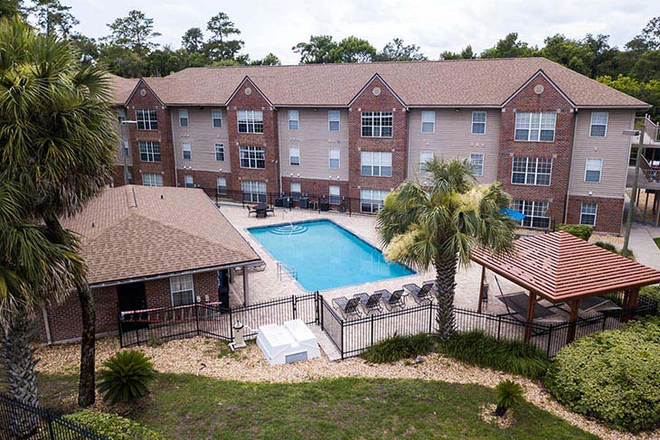 Apartment complex - $800 4x2 at Royal Village! Utilities included! Apartments