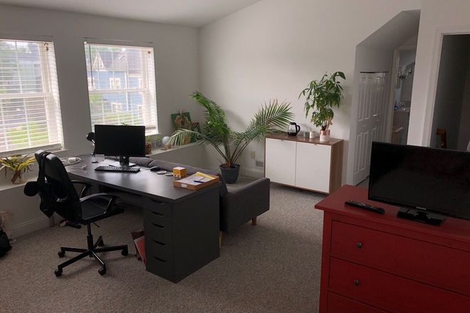 Bedroom - Room w/ private bathroom-Humbert St-Princeton Duplex