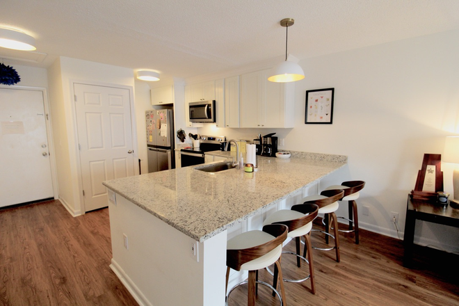 Kitchen - Hunters Ridge - 2 bedrooms left! - now preleasing for the 2025-2026 school year! Condo