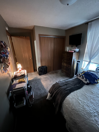 Bedroom Available! - Bedroom available at Blues Apartment! Must be female! $325/month