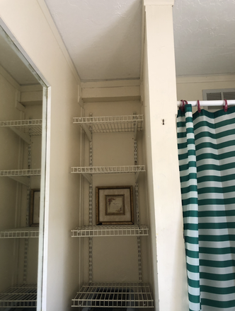Storage for towels and suitcases, etc - Private studio with its own paved entrance House