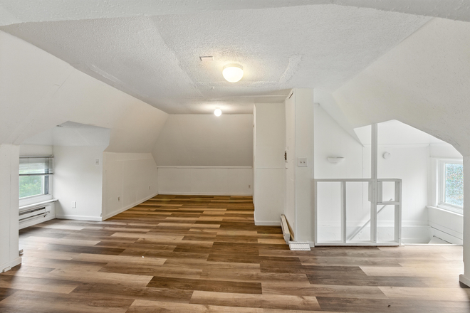 loft/bedroom - 5100 Berwyn Road - Walking/Biking Distance to Lidl, Route 1, UMD Campus Apartments