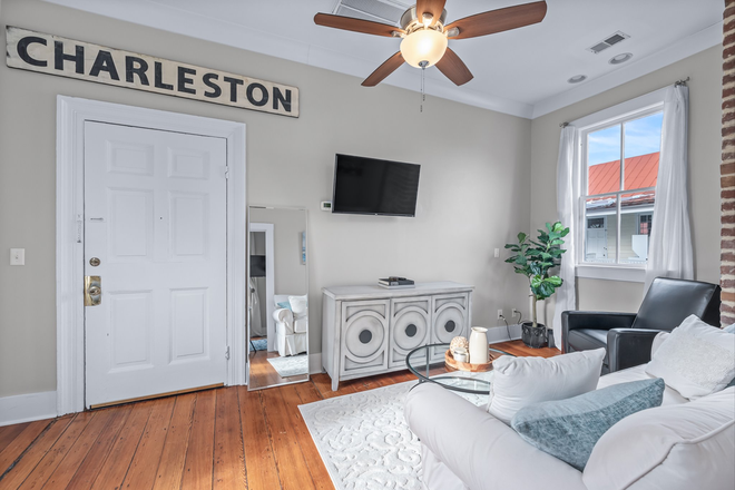 Living Room - Beautiful 1 Bedroom Condo Walking Distance to MUSC