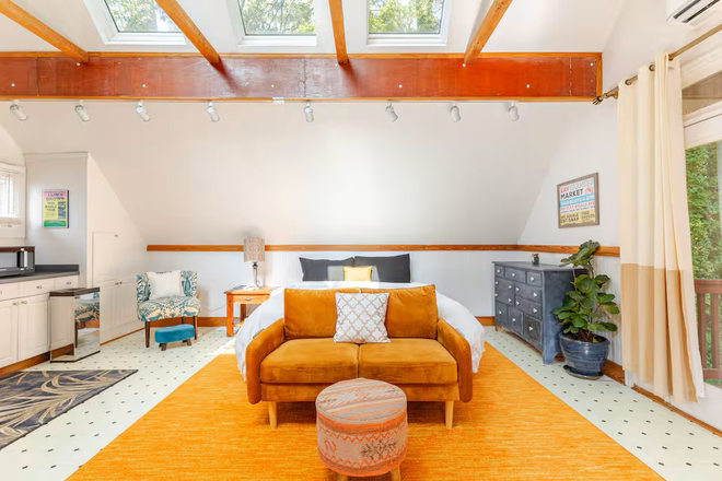 Bedroom - Skylight Studio + Full Bath + Full Garage , <2miles to campus