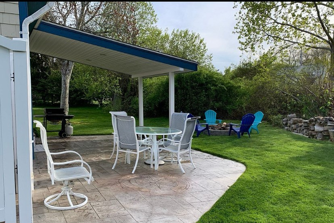 Yard - Cozy 3 bed, private yard Apartments