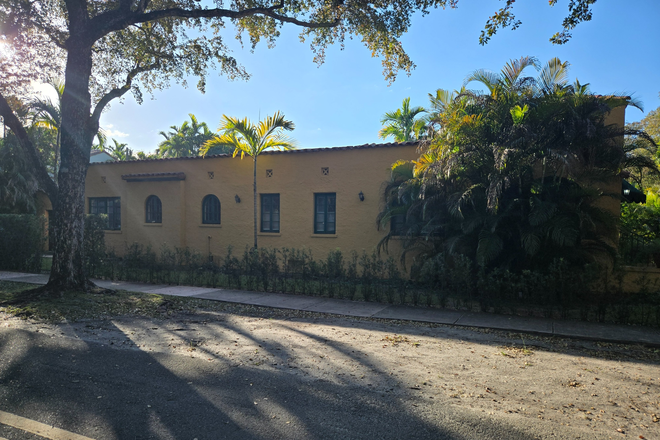  - Historical Property  in coral gables near main highways and golf courses