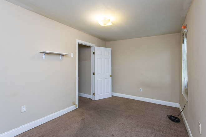 room - Great 6 Bedroom House Steps off of Campus