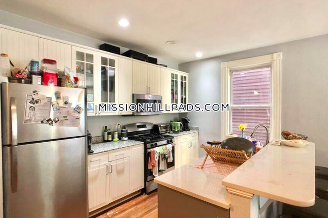 Kitchen - Room on the Hill Apartments