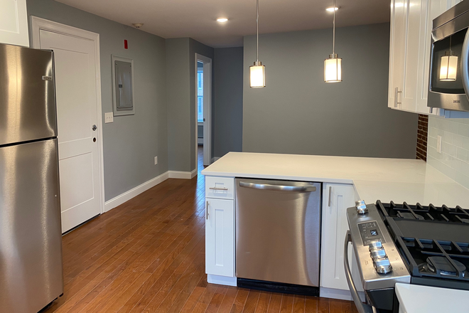 Kitchen - Chelsea St 2 Bed East Boston Apartments