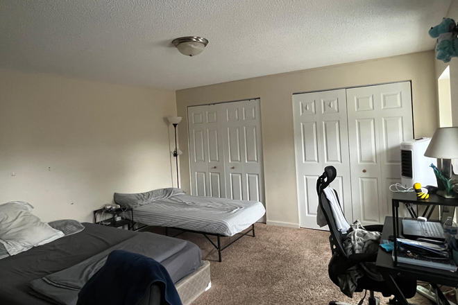 Bedroom - Riverside Park Apt, behind Cumberland Farms (North Amherst)