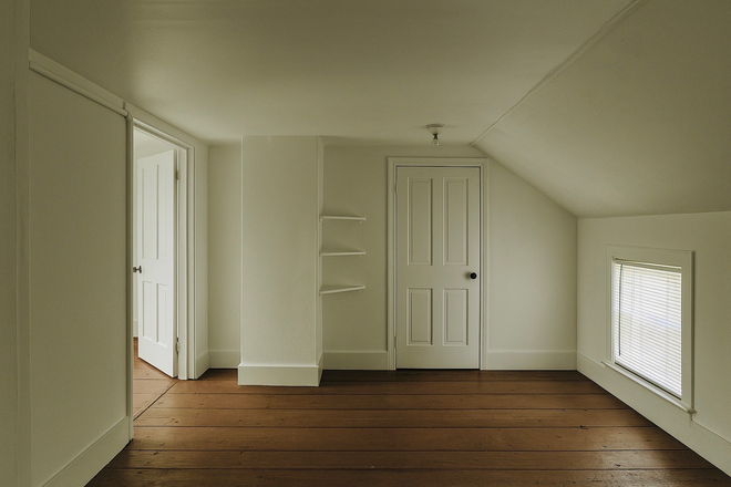 Living room - Convenient, quiet one bedroom apartment-- Amherst Center-- $1100