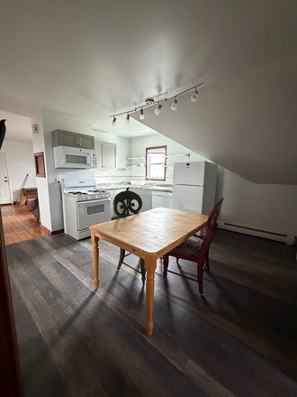 Kitchen - 3 Bedroom Fox Point Apartment Close to Everything!