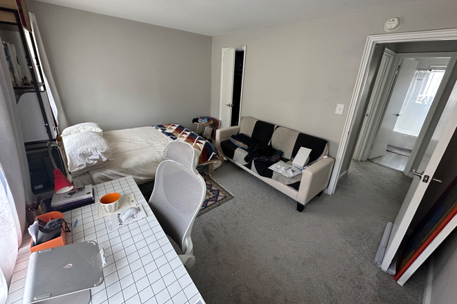 Bedroom for rent - Large room for rent in 2b1b Apartments