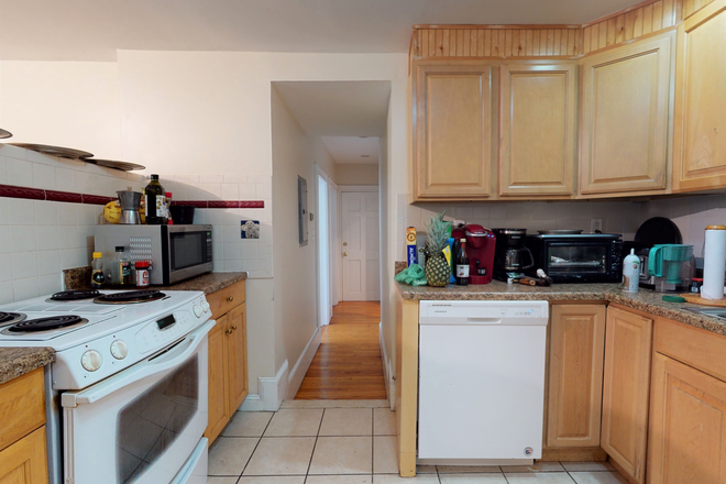 Kitchen - Somerville -Porter Sq Red Line Apartments