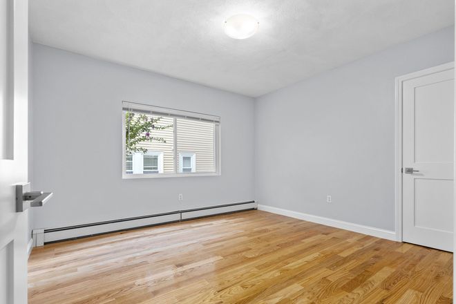 Bedroom - 5 Bed 2.5 Bath, Close to Tufts Townhome
