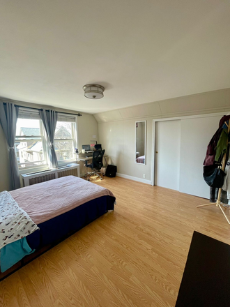 Bedroom no1 - 2 bedrooms near Fletcher/Tufts campus (10 minutes walk) Townhome
