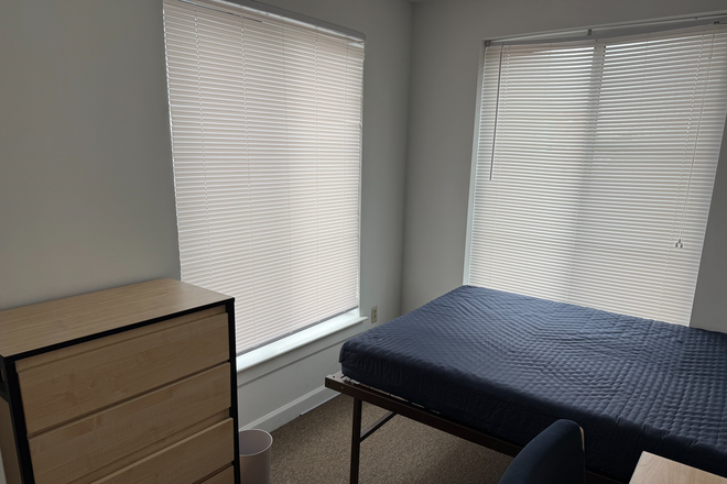 Bedroom - Commons 7 3x2 $800/Month Apartments