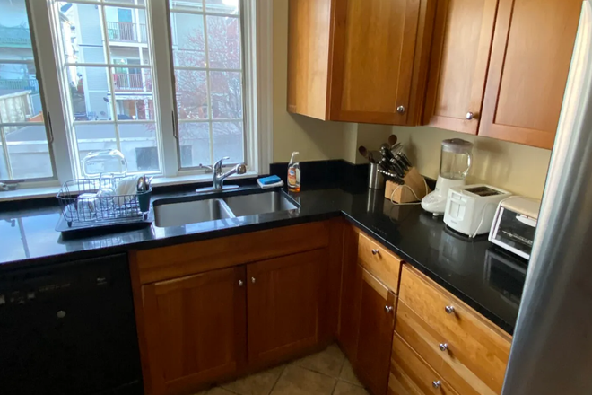 Call NOW for showings! 617-236-8600 - ALBION ST - *NO FEE* 3 FLR 5BR NEAR TUFTS FOR *9/1/2025* W/ LNDRY IN BLDNG, OFFICE, 2 BATH, YARD! Apartments