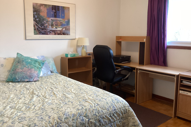 Bedroom - Furnished Room in Beaches – Ideal for Academics
