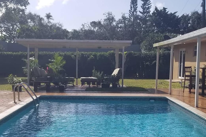 pool - 6 Bedroom 3 Bath Pool home - Furnished