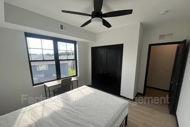 bedroom - Warren Flats Apartments