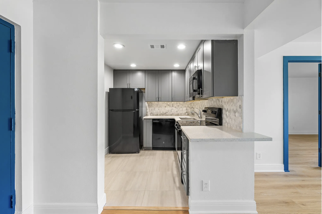 Kitchen - 2 Bedroom 2 Bathroom Condo - Directly Next to Campus!