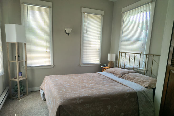 Bedroom - Private Room for a Female Graduate Student