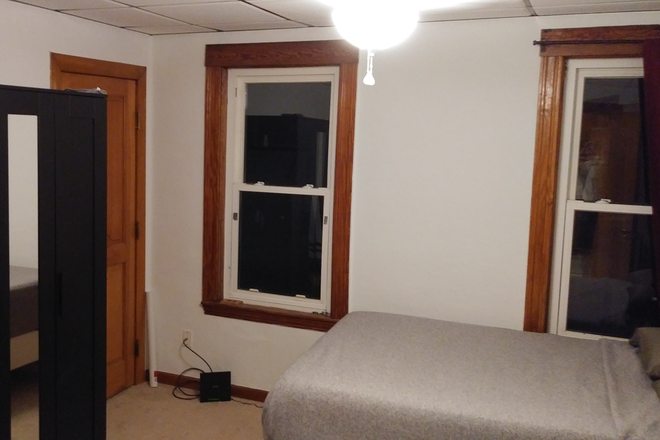 Available bedroom (furnished) - Medford Tufts Area - Roomate Wanted - Rent is $1,000/mo. plus $190./mo. utilities. Apartments