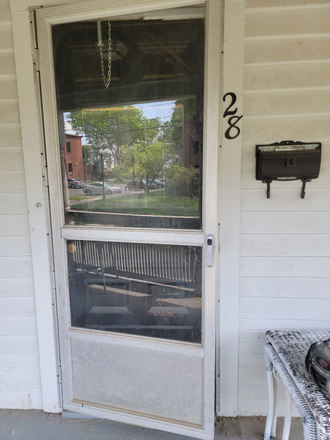 Entry - 28 Kellogg Avenue - 3BR (Downtown) Apartments