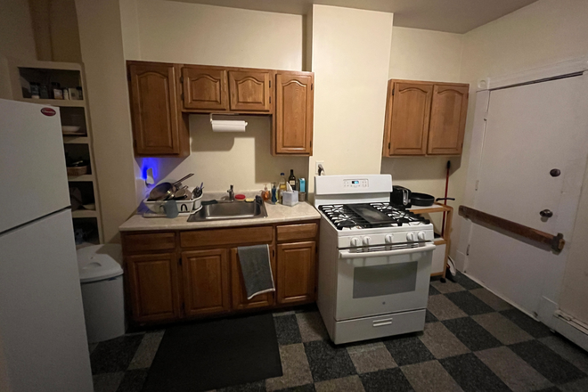 Kitchen - 1 bed in 3 bed apt, 1 bath