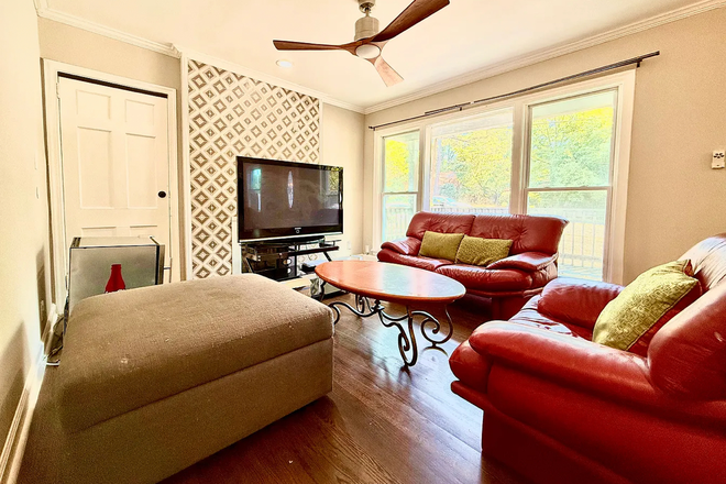 Living Area - Cozy Home Near Emory – 7 Min Drive, 5 Min Walk to Shuttle!