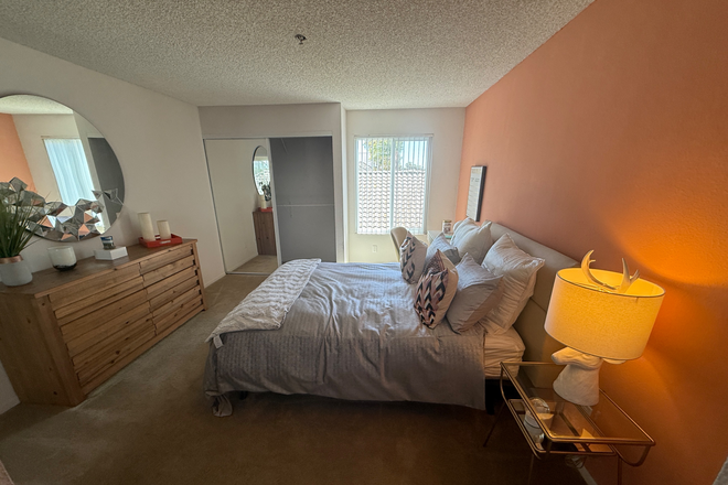 bedroom - 2026-27 double sublease ( female )