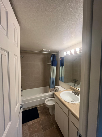 2nd Bedroom Washroom - Glenlake Apartments