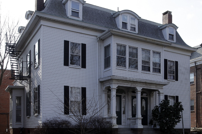 Outside Street View - 371 Angell St. - Utility Included- 1b1b Apartment for Winter/Spring Semester