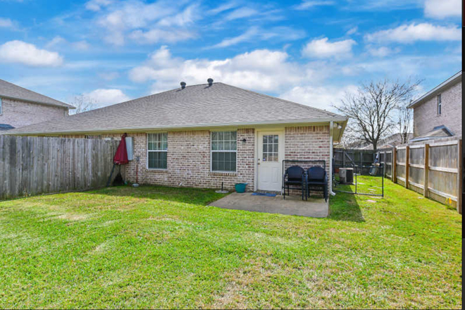 backyard - The Champions on Luther- 3bed/ 3bath townhouse