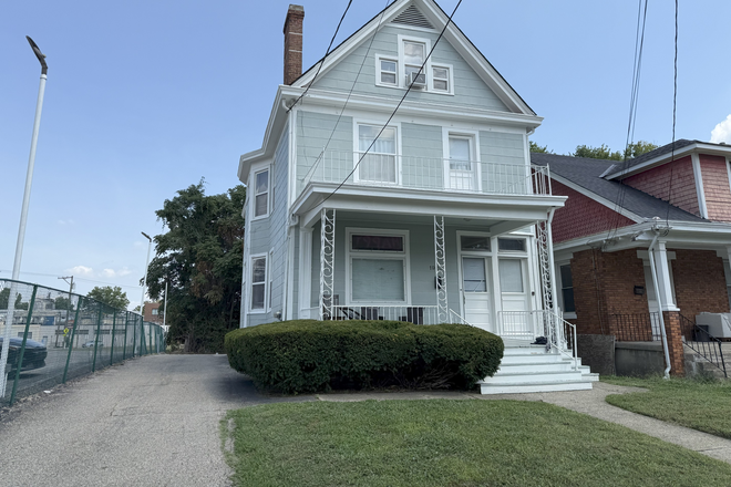 Front view freshly painted exterior - 1920 Wayland Avenue House