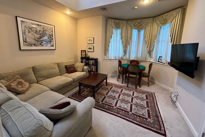 Family Room - Direct Elevator Access 3 Bed Penthouse