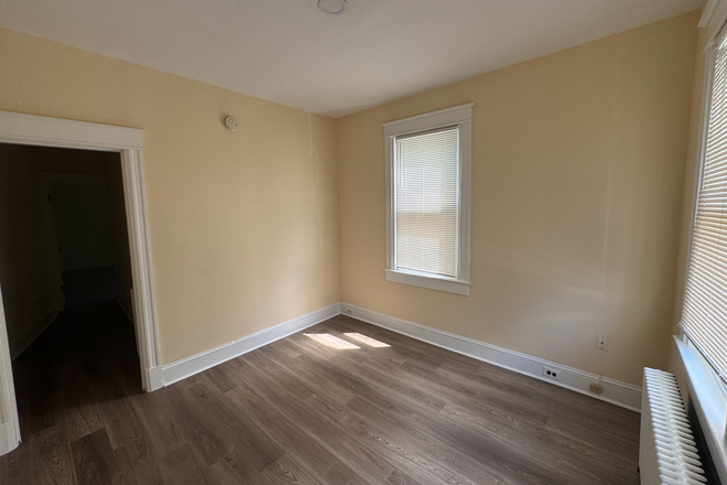 Living room - Private 1 bedroom apartment for a working student or young professional