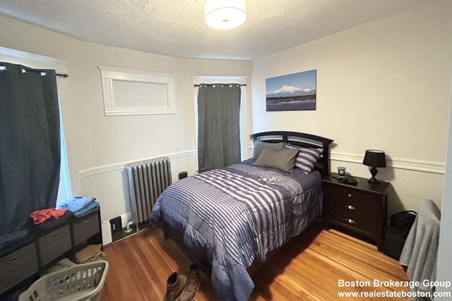 Bedroom - Large 4-bed, 2-bath with private deck! Available Sept 2025! Apartments