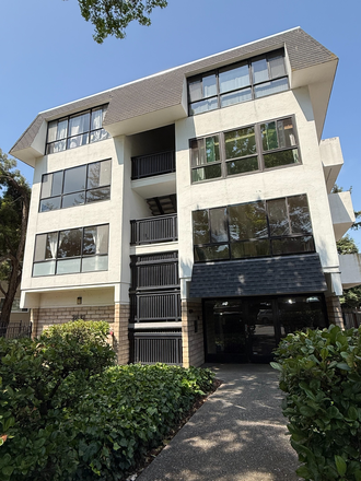 Front - Beautiful light-filled 2B condo with balcony & parking across from Kerr Campus and blocks from UCB!
