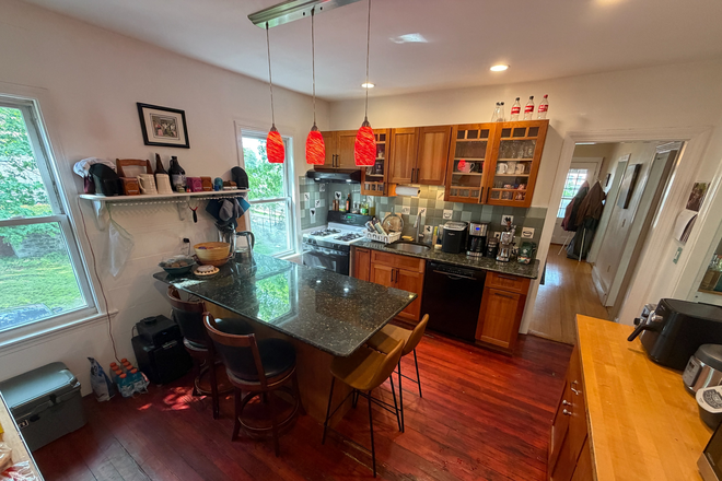 Kitchen - 2 Rooms Available in a Spacious 1800 sq ft Somerville Apartment