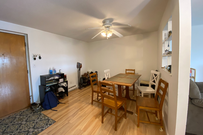 Dinning room - 9/1 Spacious  One Bedroom with Den, HI -RISE Condo, Garage Hardwood flr, Walk to HARVARD SQ By Owner