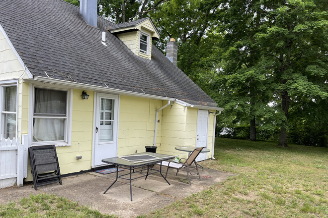 back yard - 4 Bedroom House with Private Backyard