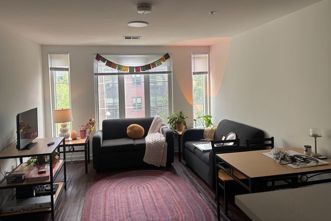 Living Room - F South Campus Commons #4 (4 x 2) Apartments