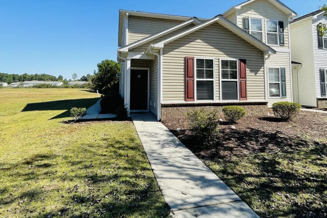 Front of townhouse, view of side yard. - Kiskadee Park, under 5 miles from CCU Townhome